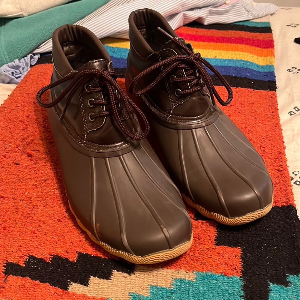 Refresh Brown Duck Ankle Boot. Size 10
